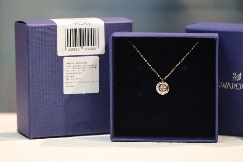 Minimalist Swarovski Necklaces 251871