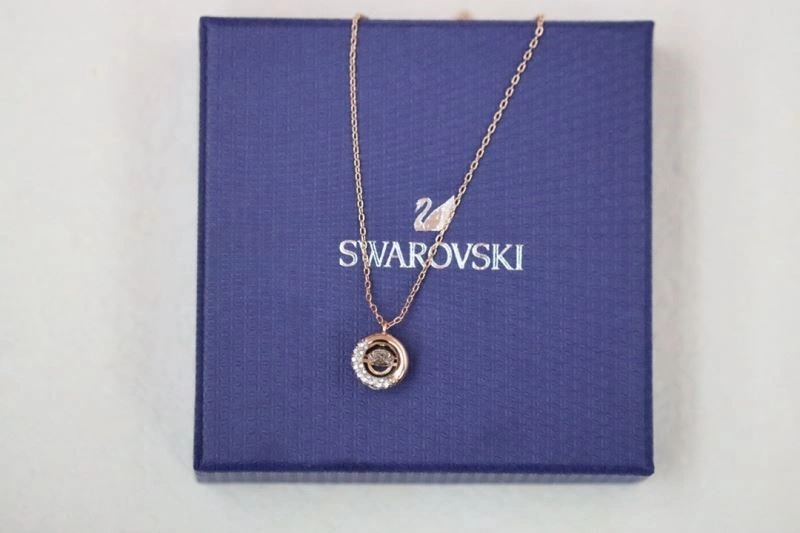 Minimalist Swarovski Necklaces 251871