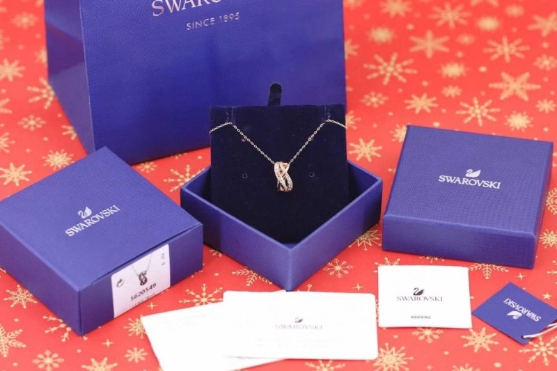Snug Swarovski Necklaces 251826