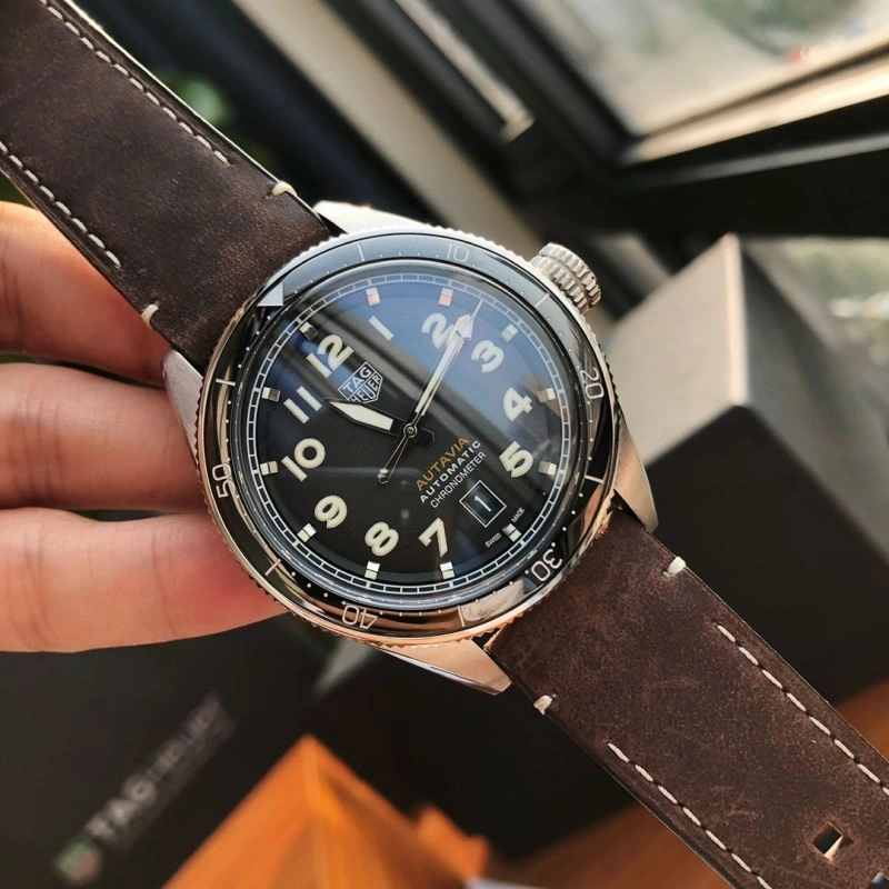 Vibrant TAG HEUER Watches 203395