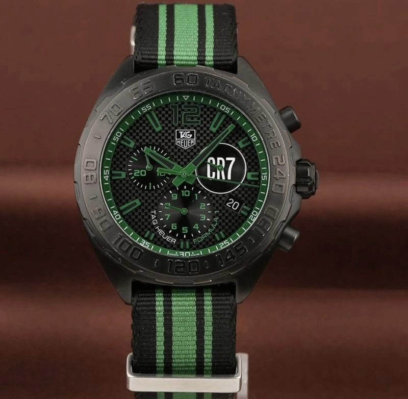 Minimalist TAG HEUER Watches 203269