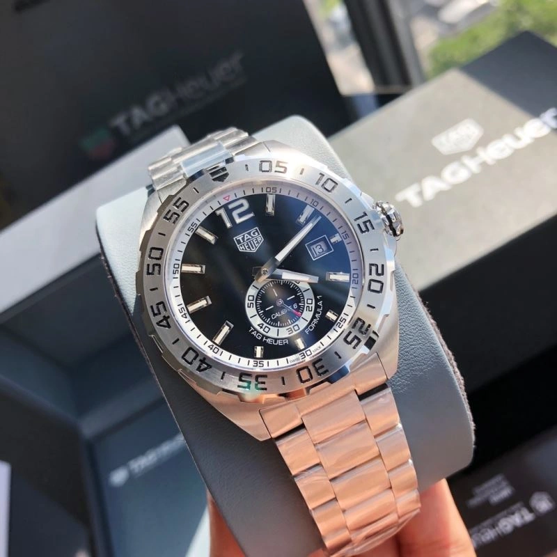 Sleek TAG HEUER Watches 203102