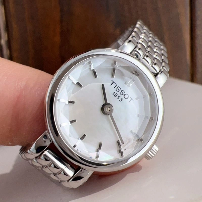 Versatile TISSOT Watches 203805