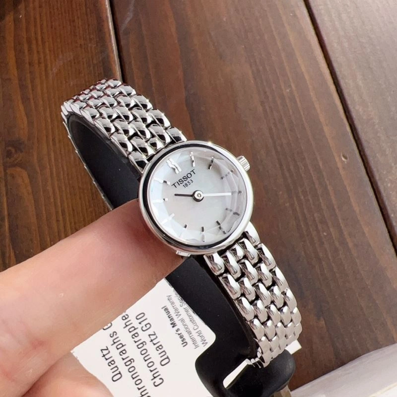 Versatile TISSOT Watches 203805