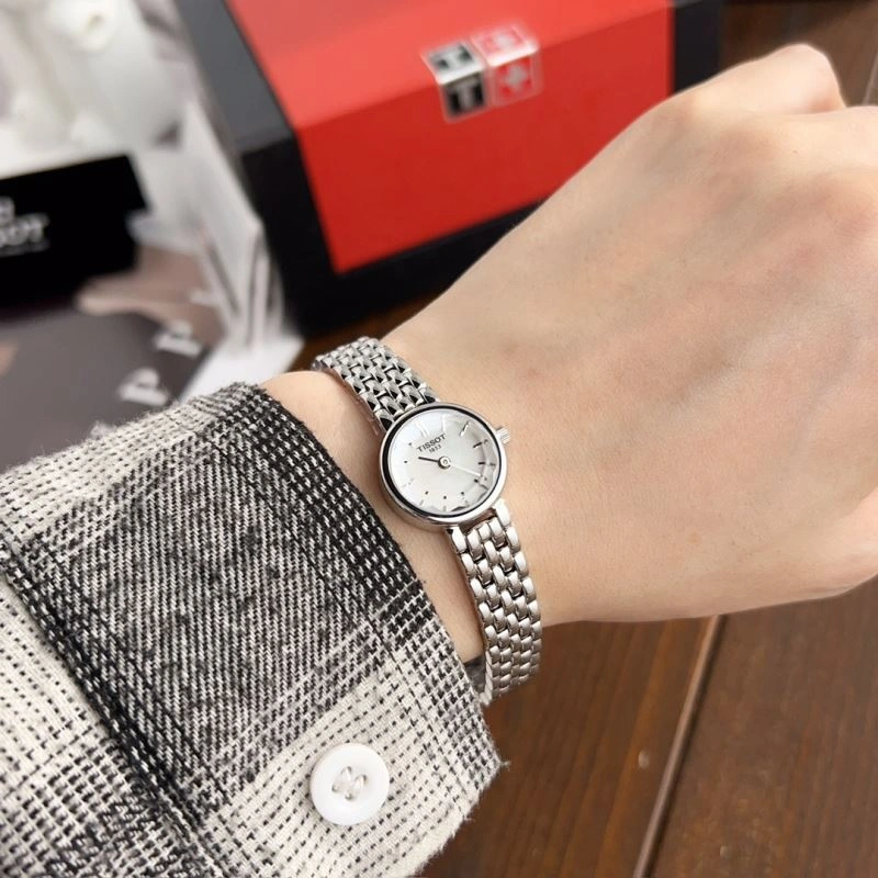 Versatile TISSOT Watches 203805