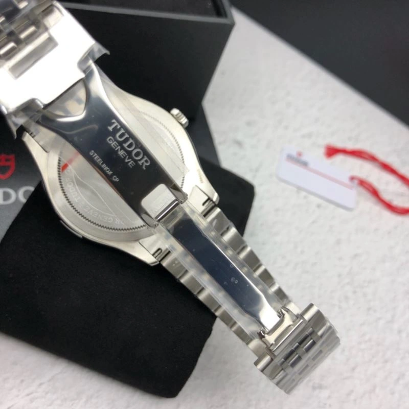 RelaxedFit TUDOR Watches 204189