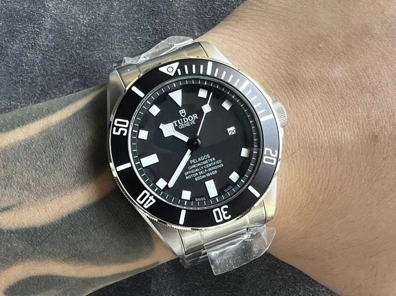 ZipUp TUDOR Watches 204166