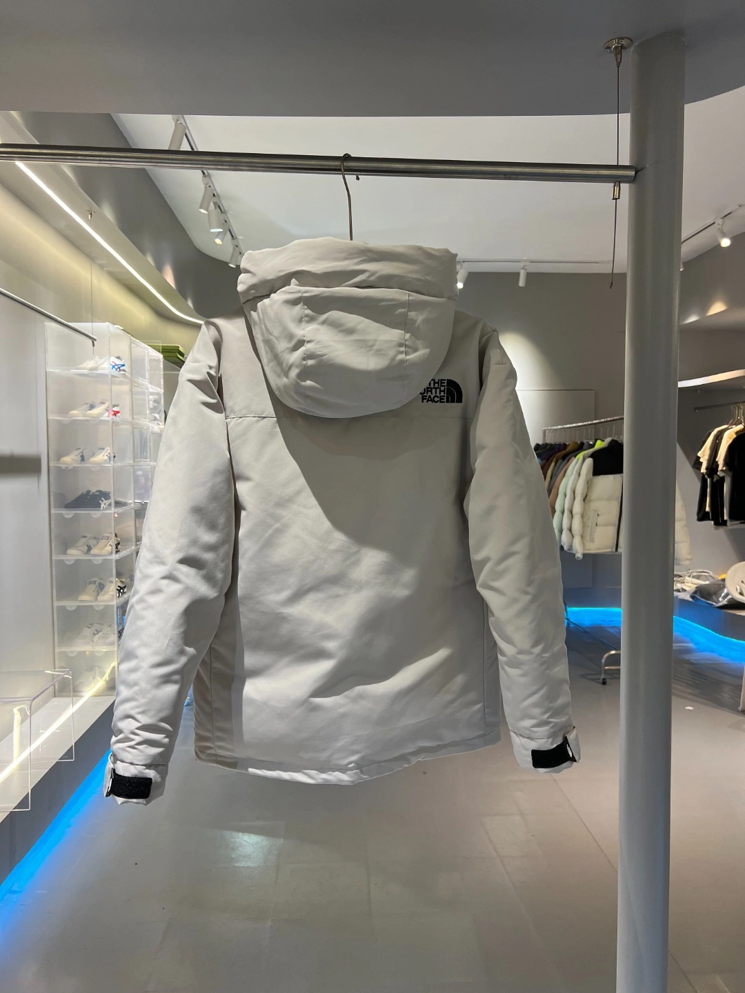 Snug The North Face Down Jackets 173199