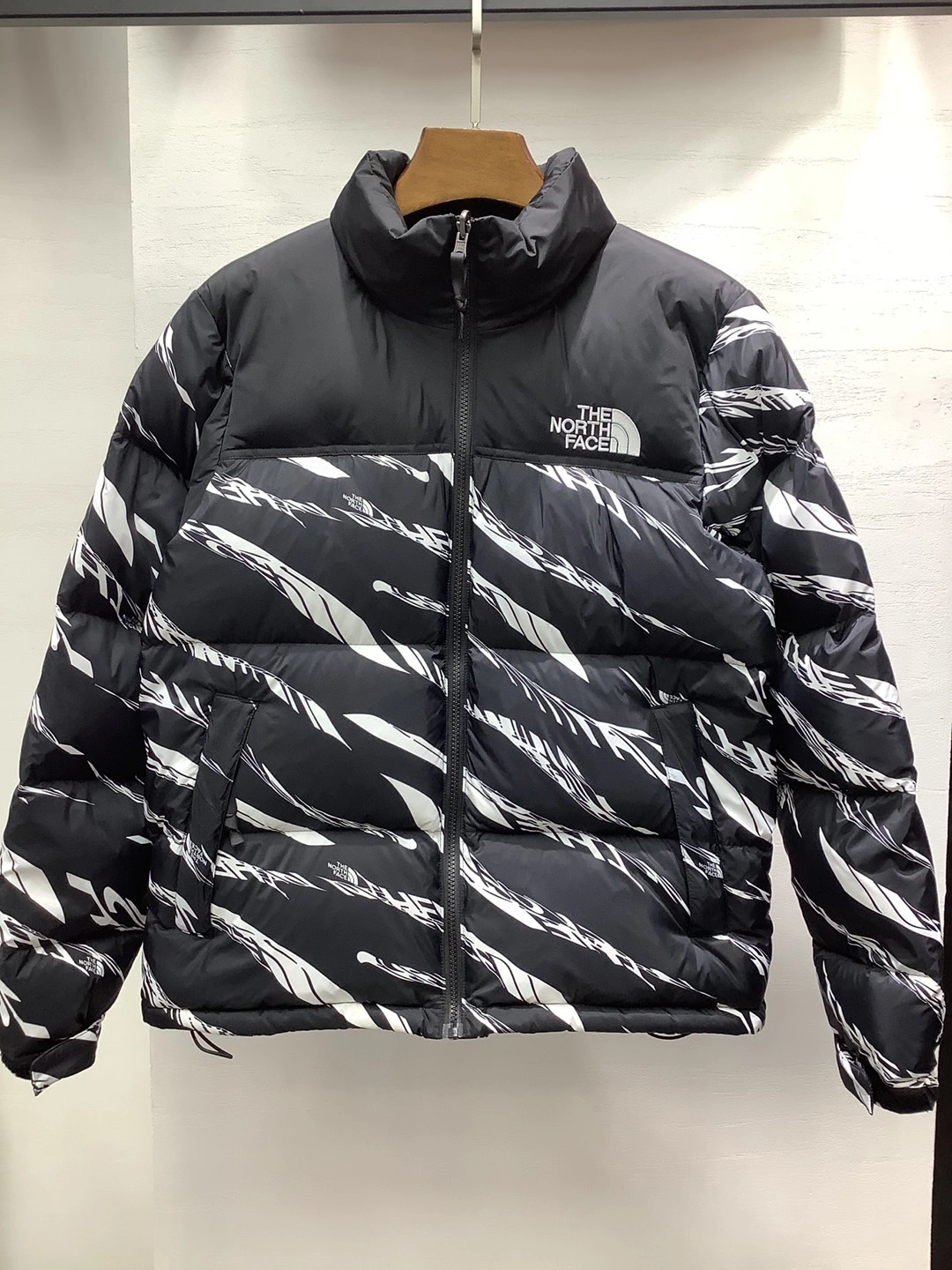 Vibrant The North Face Down Jackets 173185