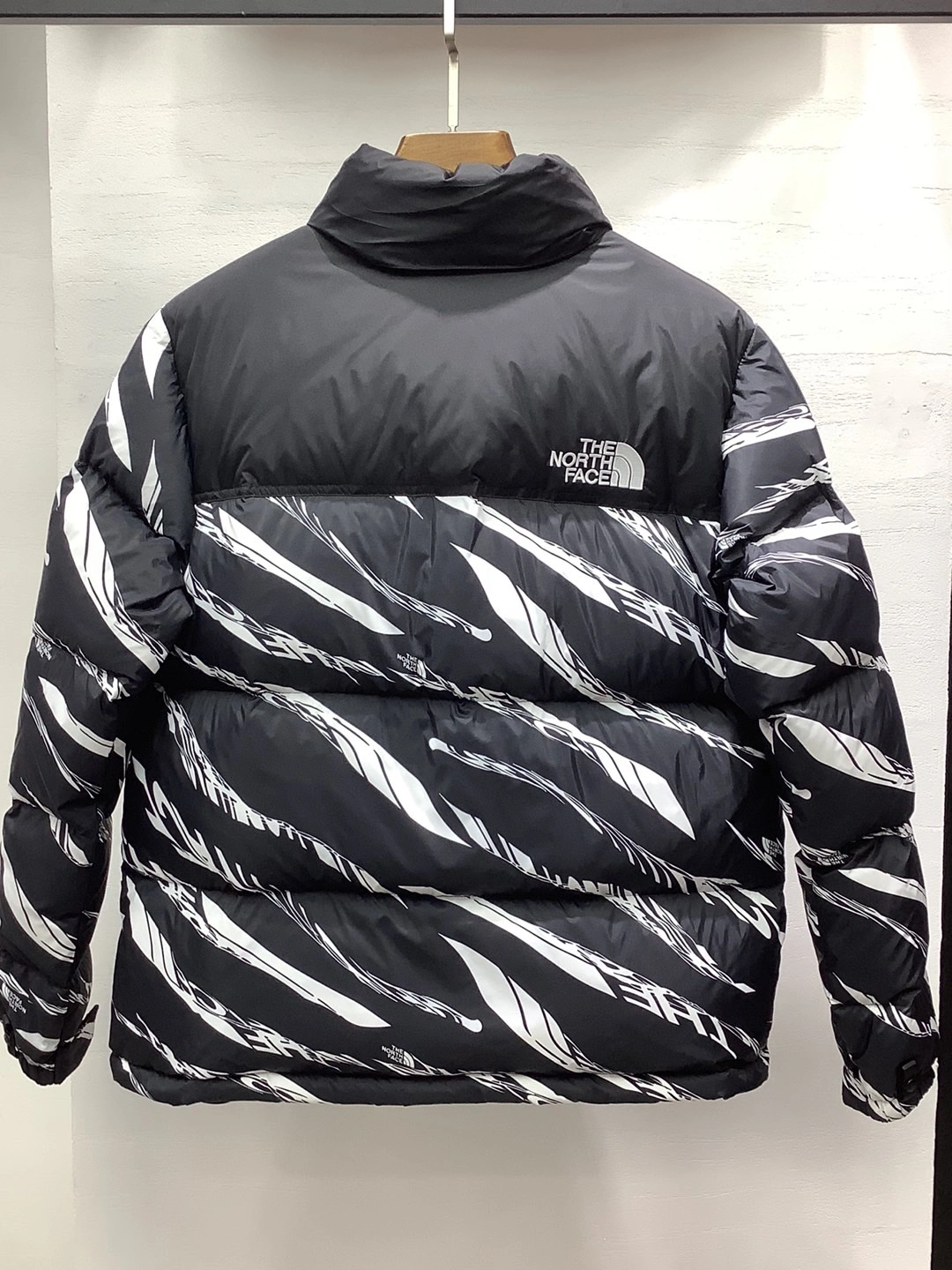 Vibrant The North Face Down Jackets 173185
