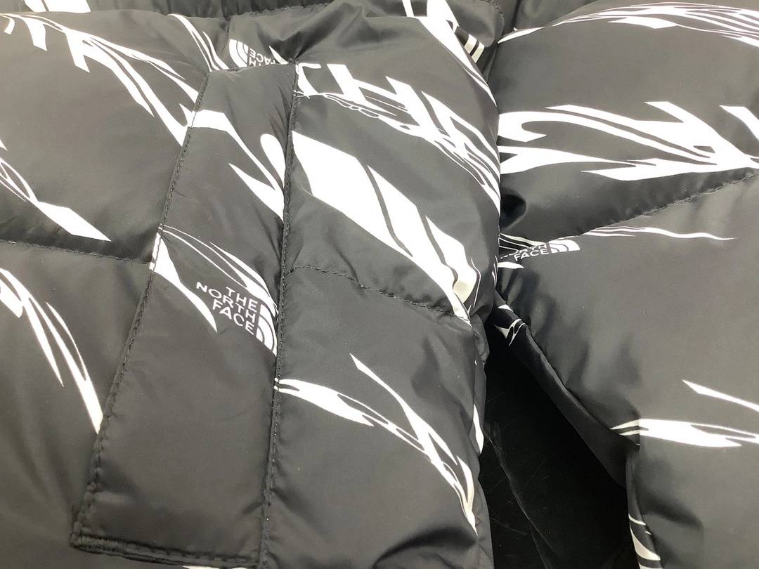 Vibrant The North Face Down Jackets 173185