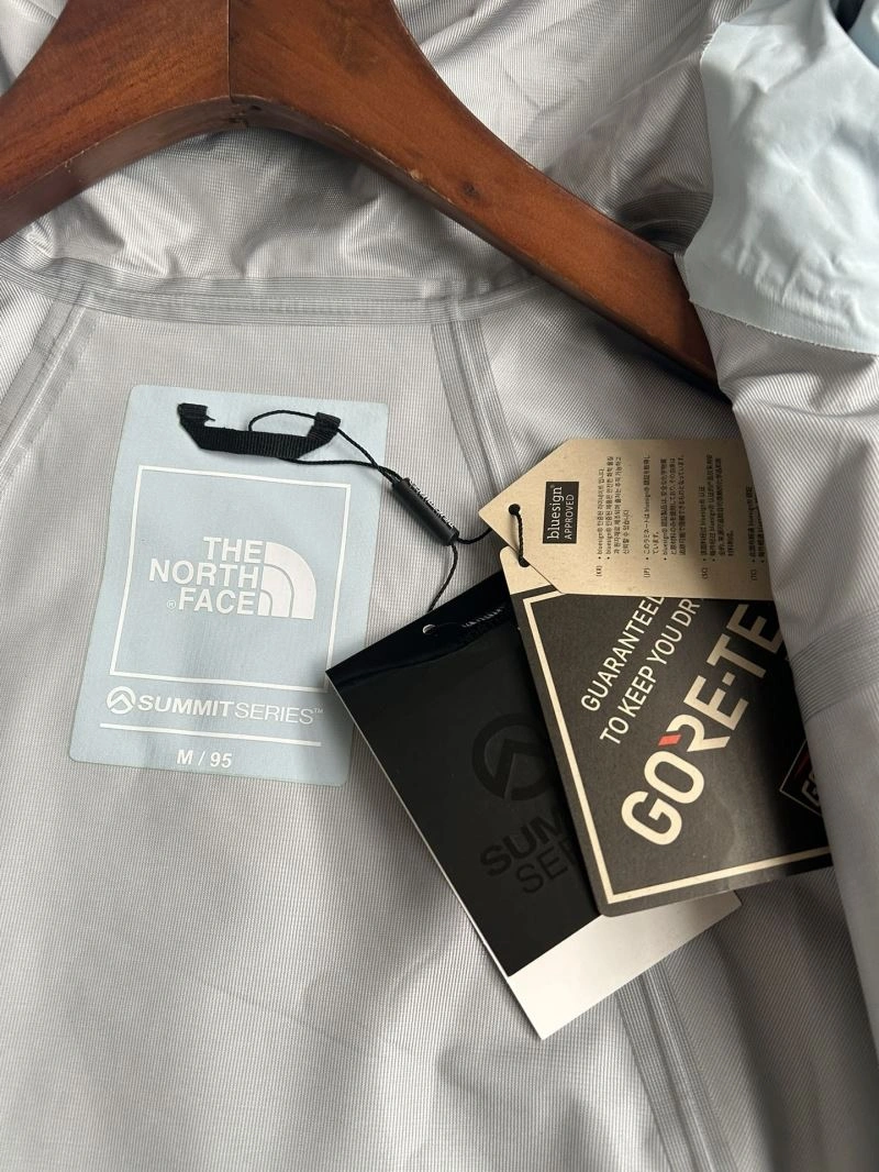 Bright The North Face Outwear 173045