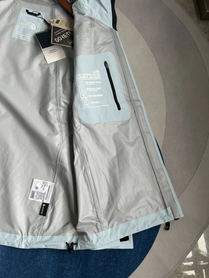 Bright The North Face Outwear 173045