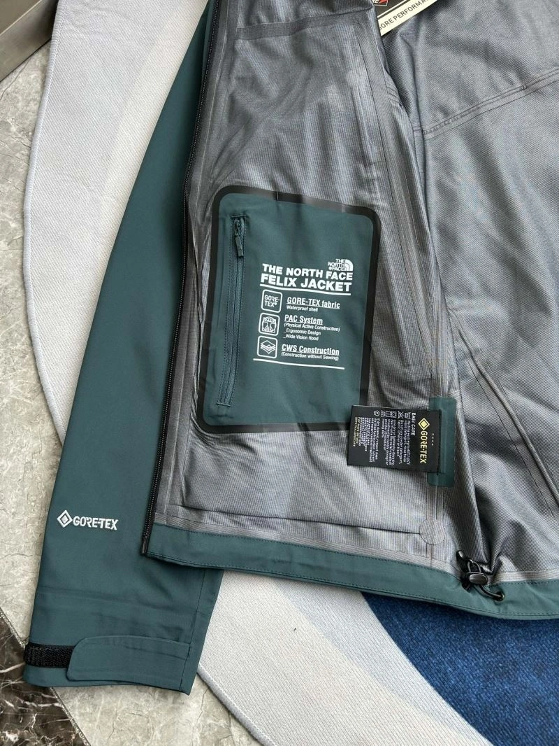The North Face Outwear Upgraded 173040