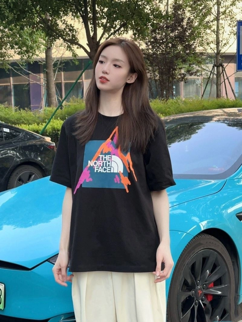 Seasonal The North Face T-Shirts 173029