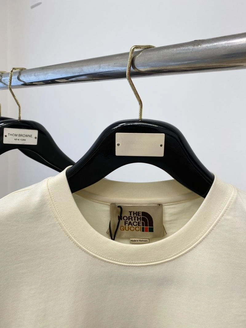 The North Face T-Shirts Breathable 173025