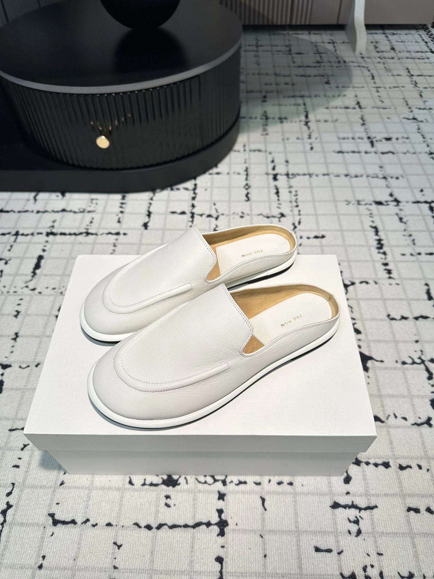 The Row Sandals Bright 7218