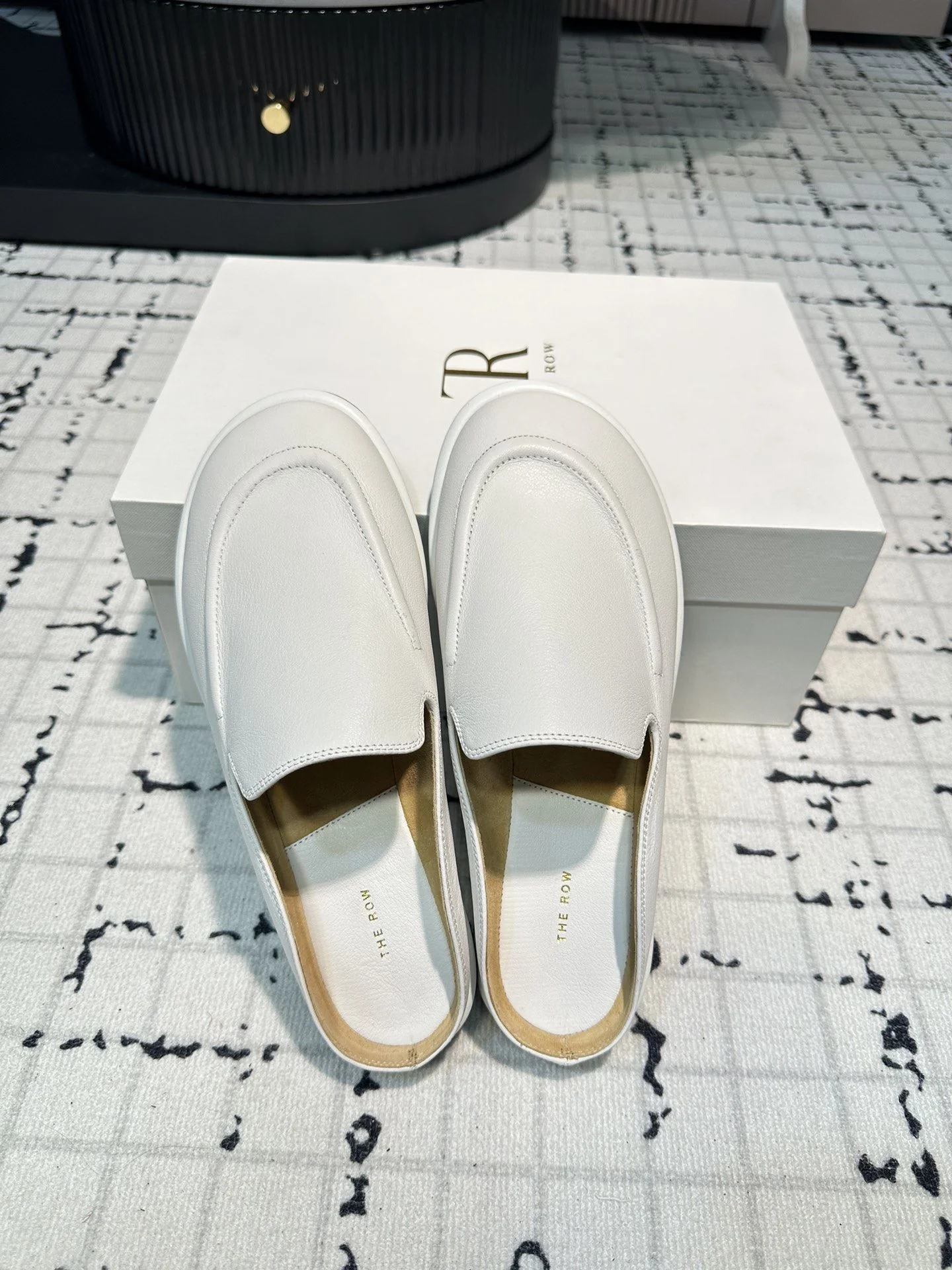 The Row Sandals Bright 7218