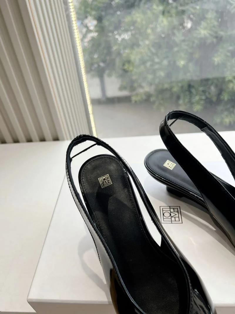 Sustainable The Row Sandals 8881