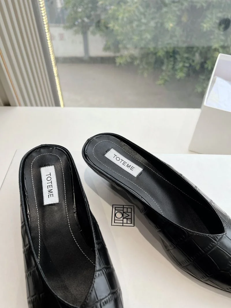 The Row Sandals Minimalist 8893