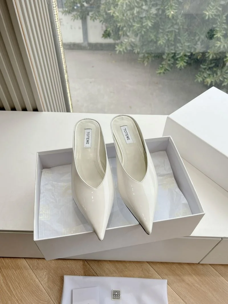 The Row Sandals Reliable 8877