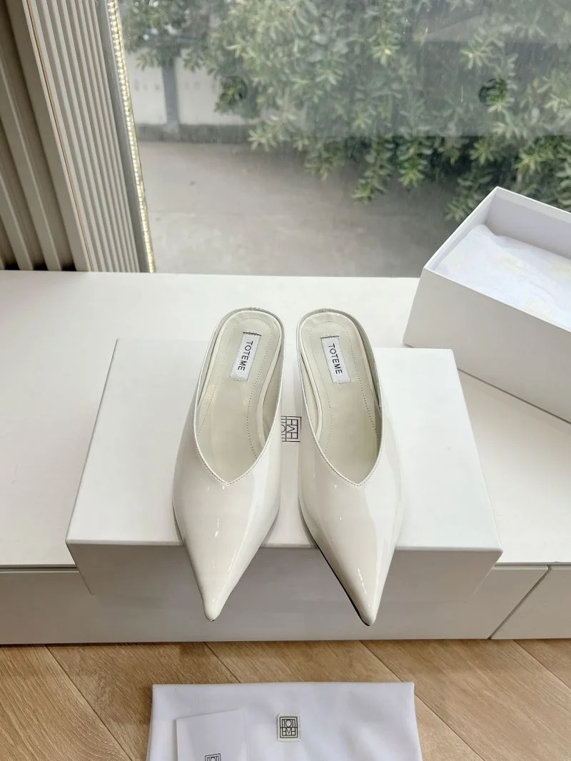 The Row Sandals Reliable 8877