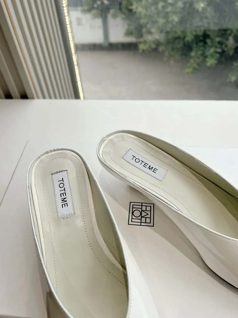 The Row Sandals Reliable 8877