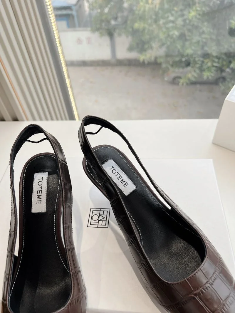 Durable The Row Sandals 8879