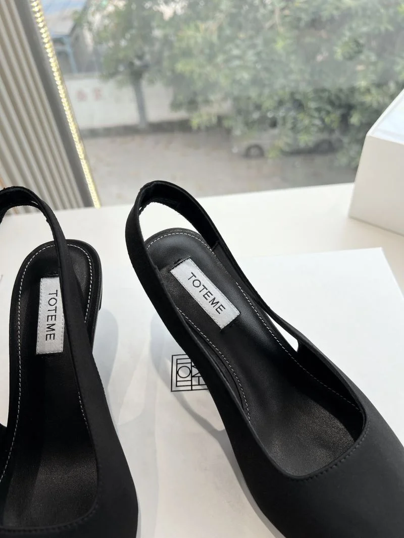 Stretchable The Row Sandals 8880