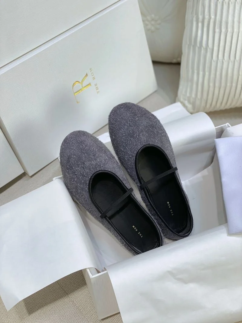 UrbanStyle The Row Shoes 8831