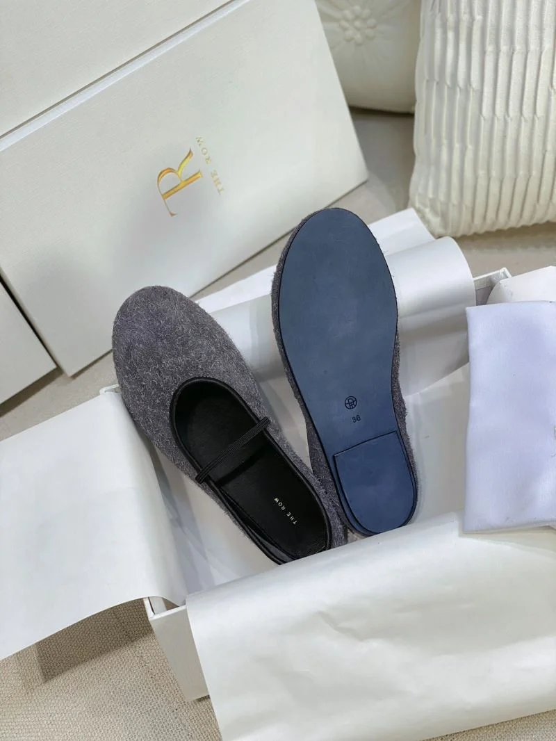 UrbanStyle The Row Shoes 8831
