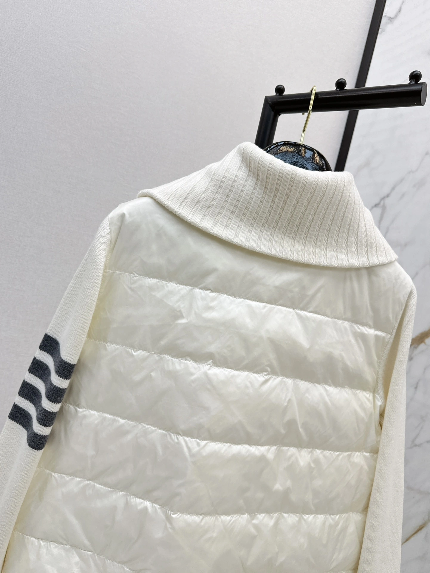 ModernLook Thom Browne Down Jackets 174106