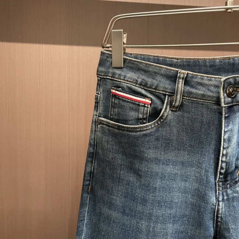 Sporty Thom Browne Jeans 173813
