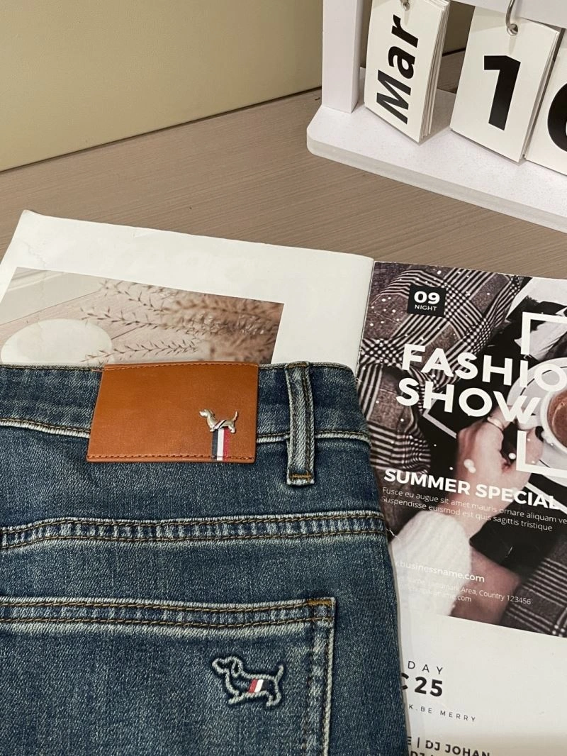 Sporty Thom Browne Jeans 173813