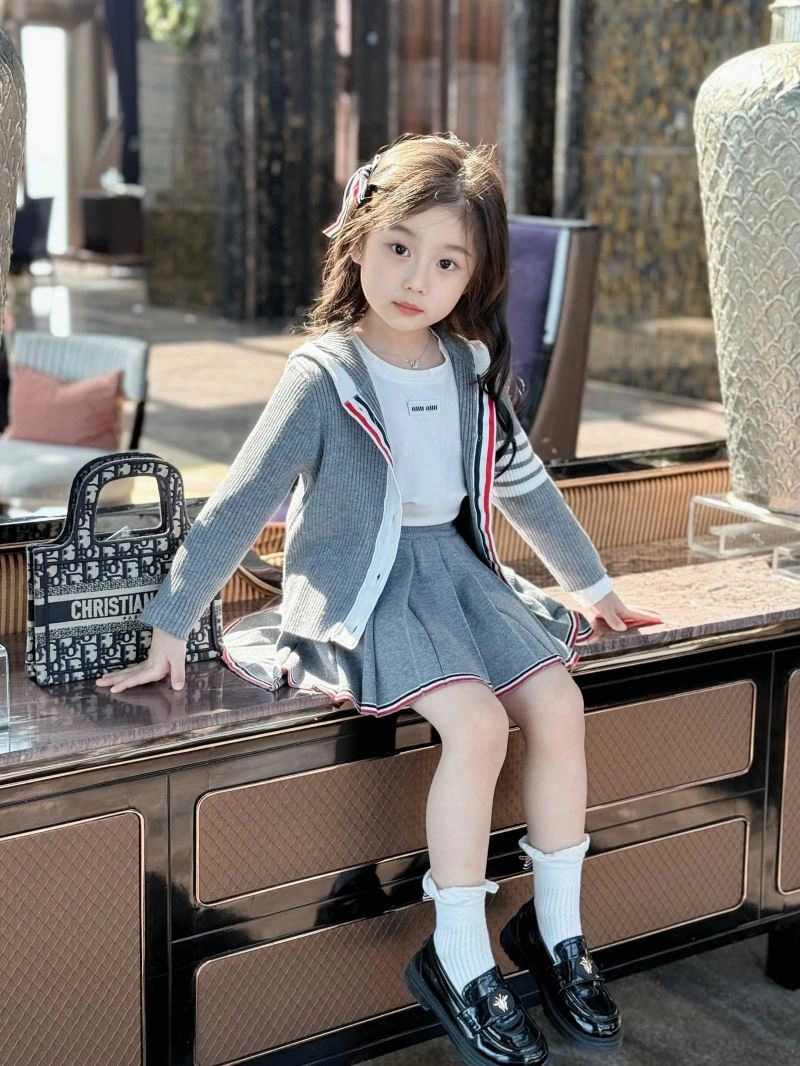 Trendsetting Thom Browne Kids 173450
