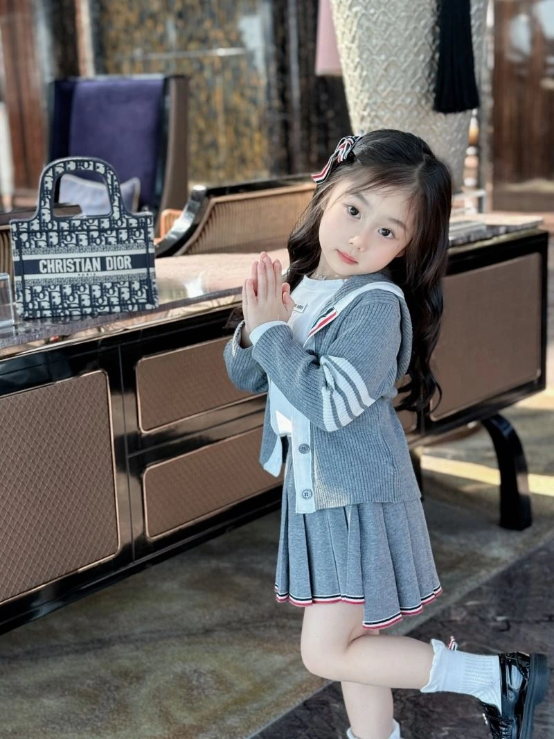 Trendsetting Thom Browne Kids 173450