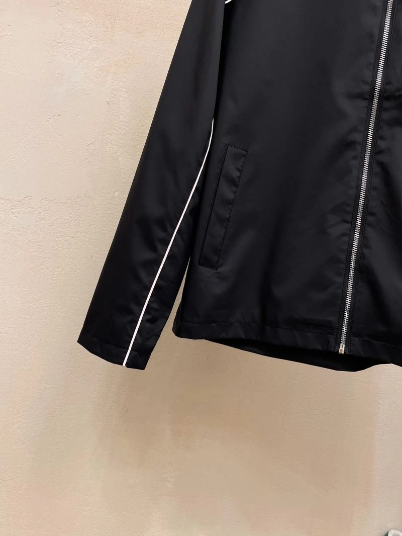ModernLook Thom Browne Outwear 173556
