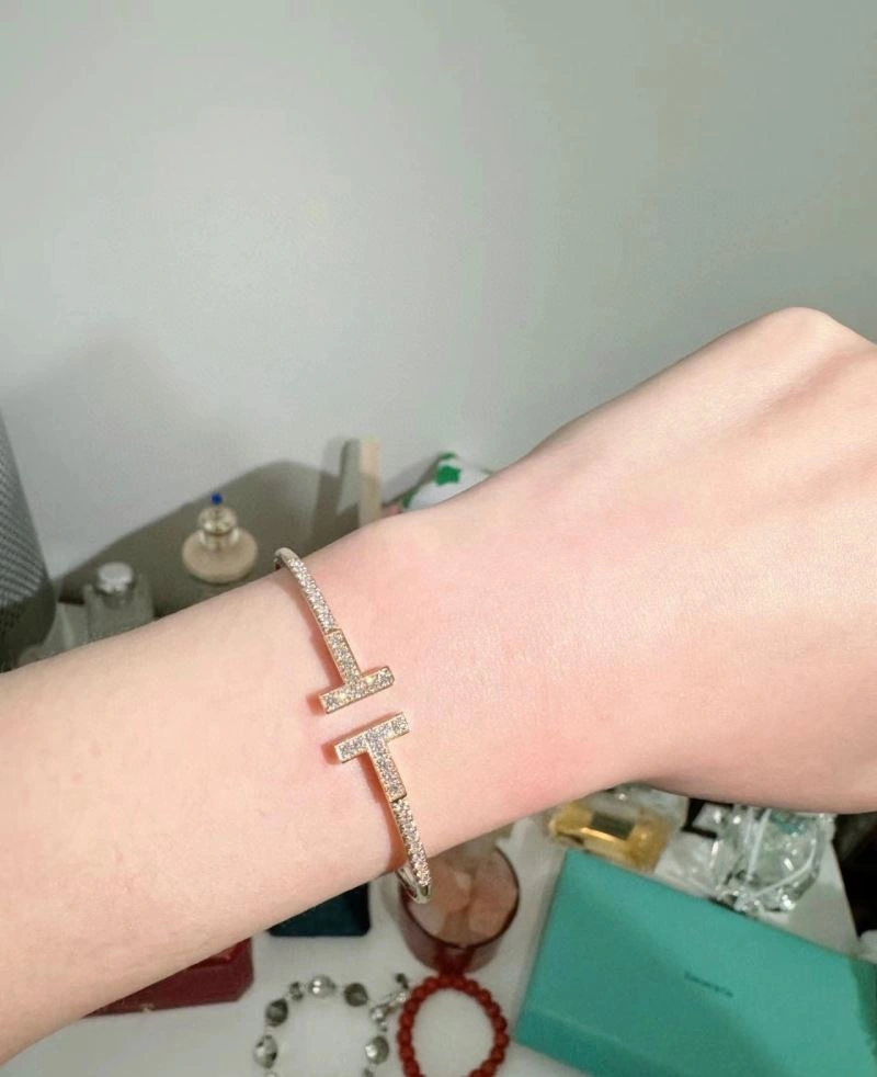 Compact Tiffany Bracelets 253415