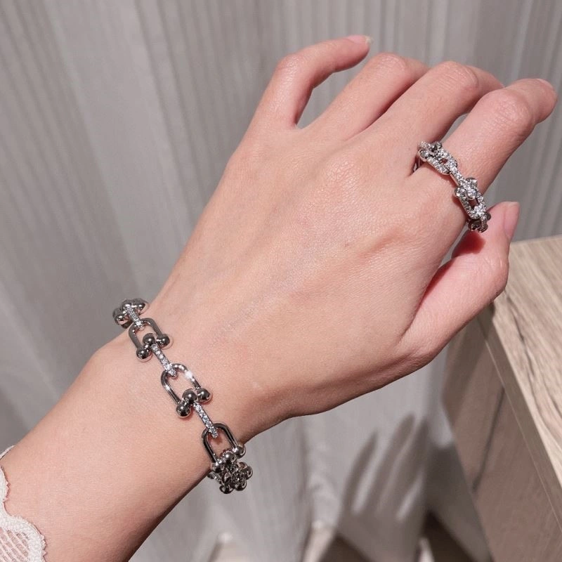 Effortless Tiffany Bracelets 253271