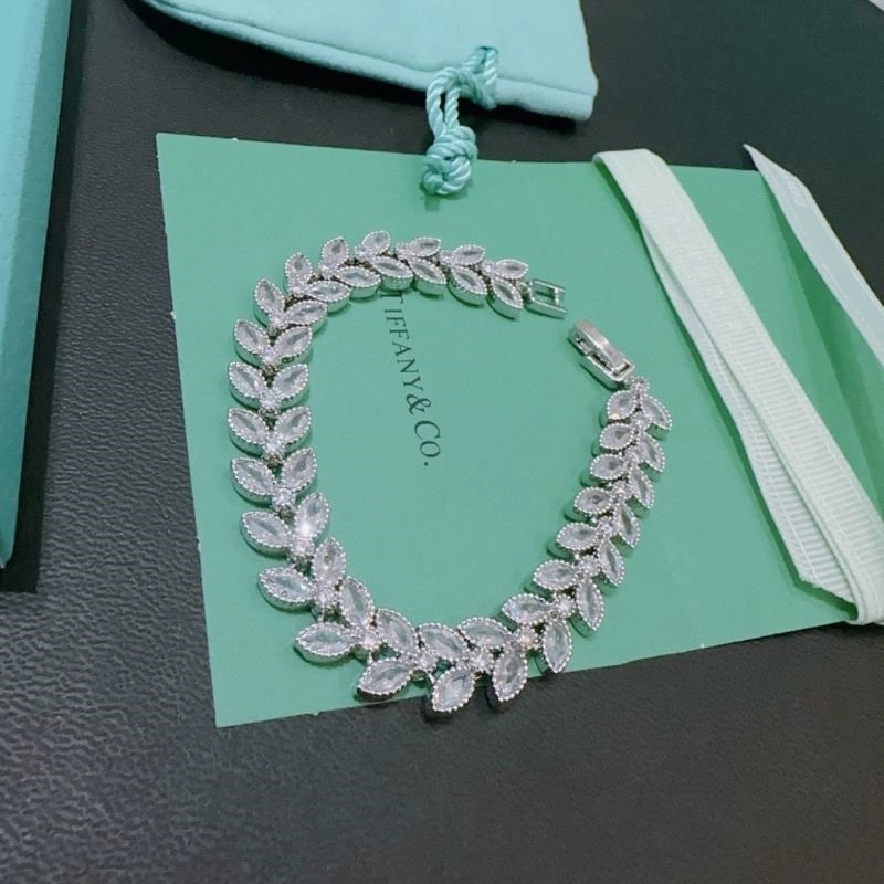 Minimalist Tiffany Bracelets 252773