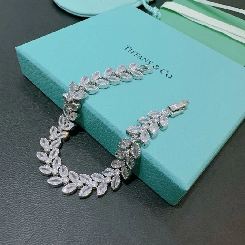 Minimalist Tiffany Bracelets 252773