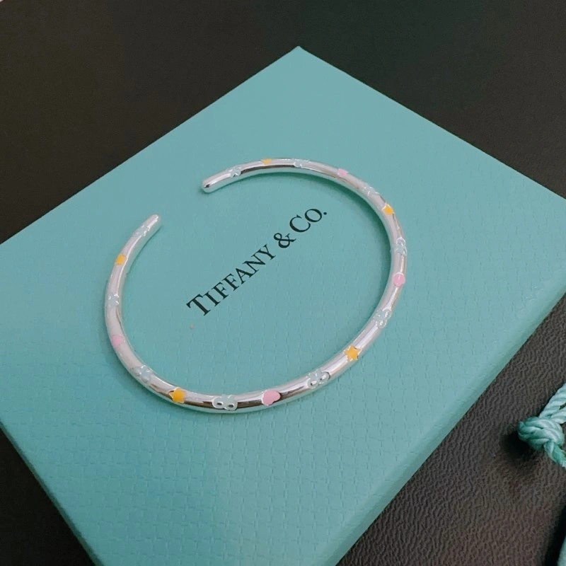 RelaxedFit Tiffany Bracelets 252482