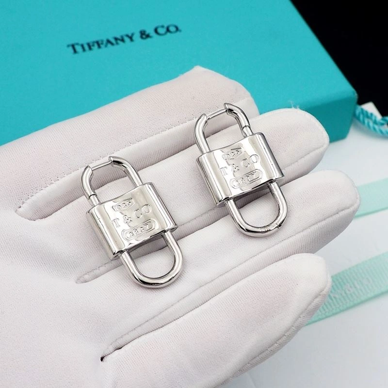 Tiffany Earrings Snug 253394