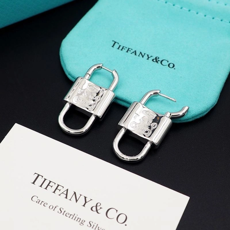 Tiffany Earrings Snug 253394