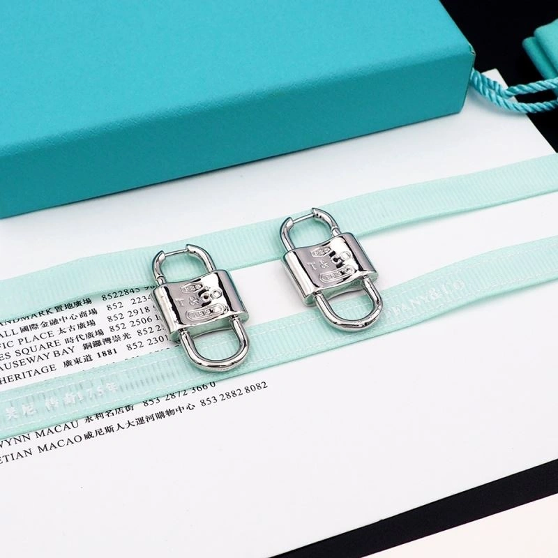 Tiffany Earrings Snug 253394