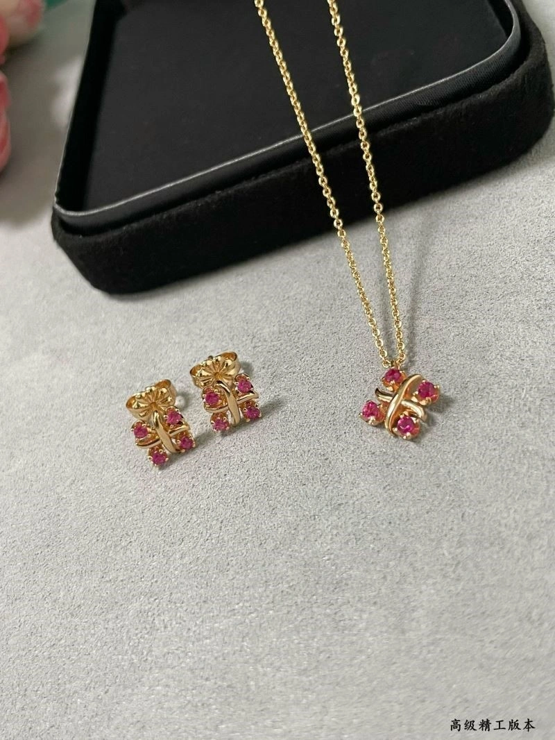 Tiffany Earrings Packable 252568