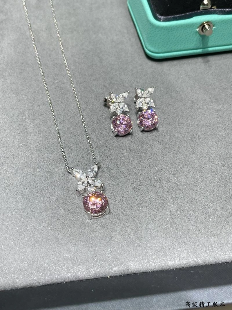 Neat Tiffany Necklaces 253771