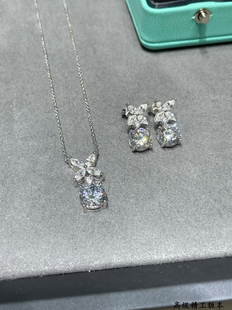 Neat Tiffany Necklaces 253771