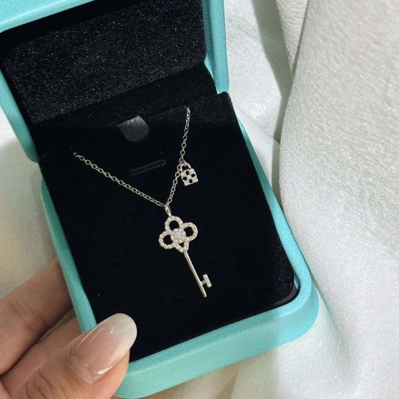 SportInspired Tiffany Necklaces 253753