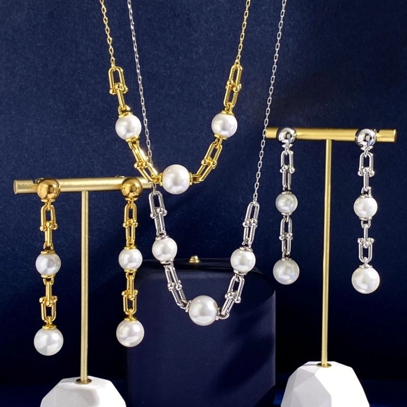 Contemporary Tiffany Necklaces 253740